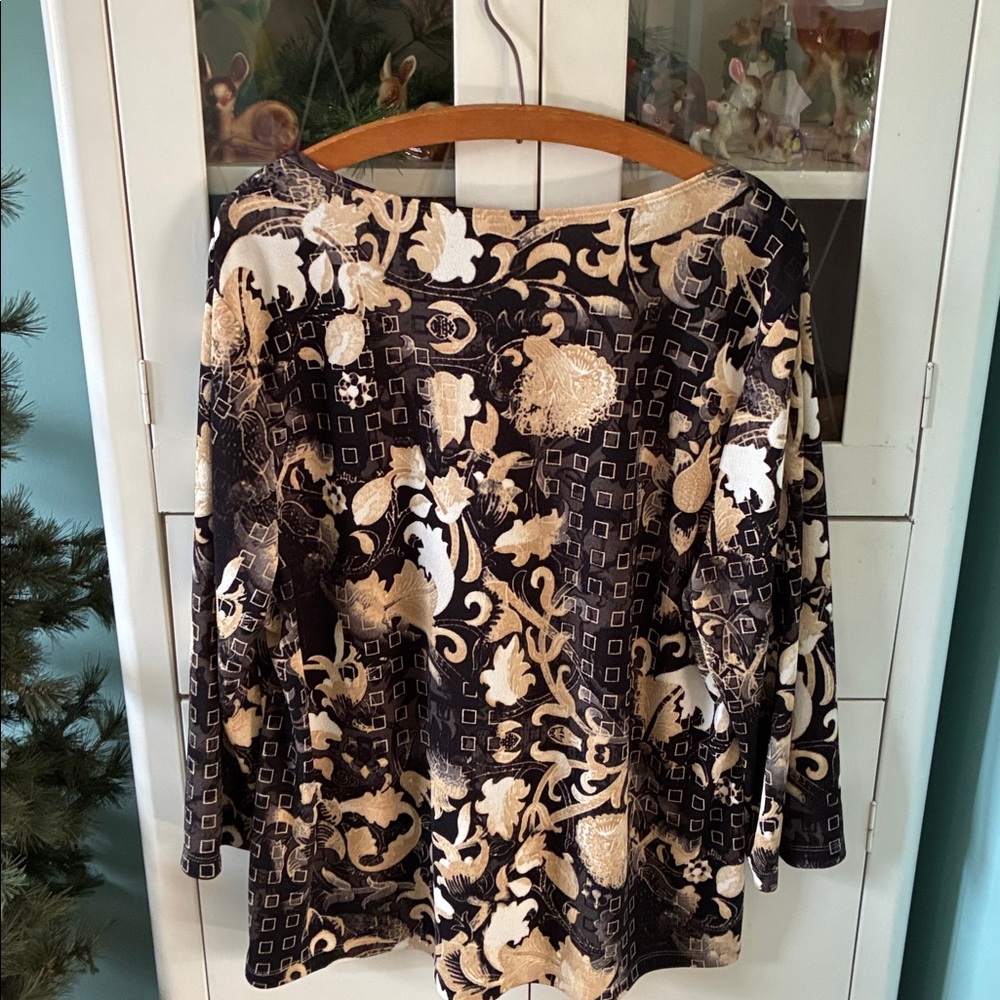 Chico’s Easywear sz 3 Black and Gold Patterned Women's Top euc - Picture 2 of 4